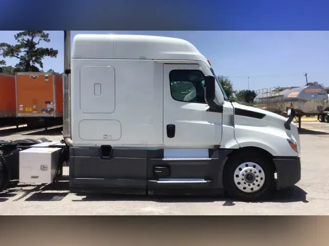 2022 Freightliner Cascadia 126
