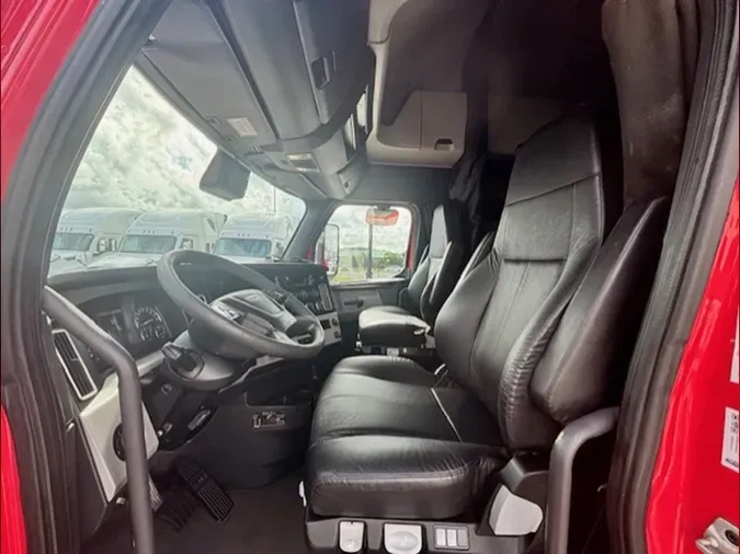 2021 Freightliner Cascadia 126
