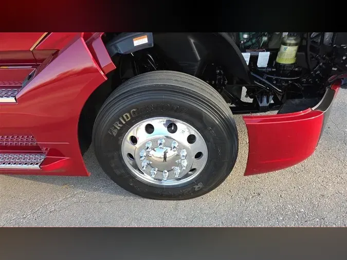 2022 VOLVO VNL64T300