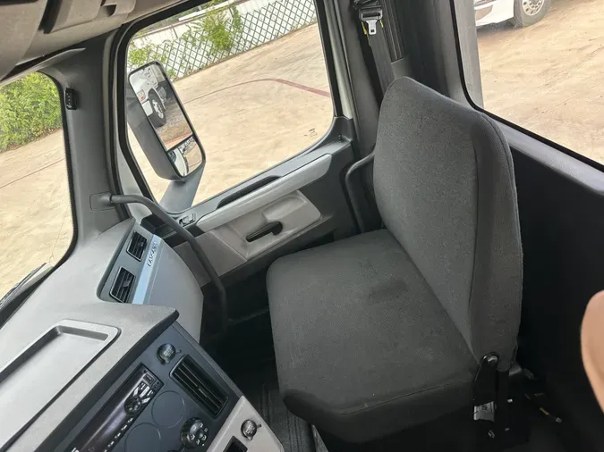 2018 FREIGHTLINER CASCADIA 126