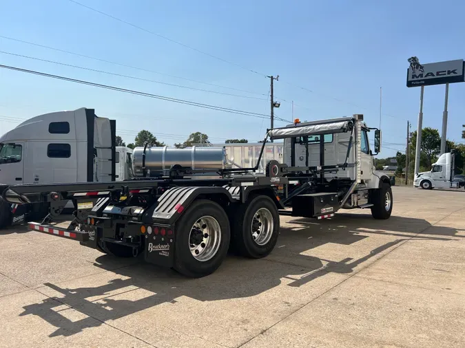 2025 VOLVO VHD64