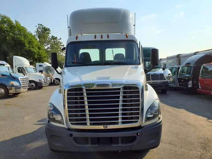 2019 FREIGHTLINER/MERCEDES CASCADIA 125