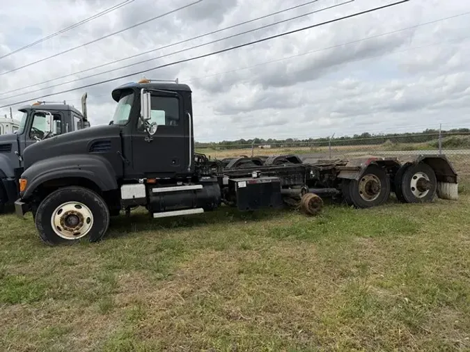 2006 MACK GRANITE CV713
