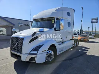 2021 VOLVO VNL64T760