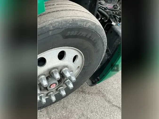 2021 VOLVO VNL64T760