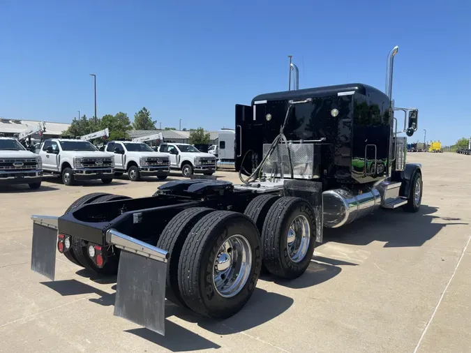 2021 Peterbilt 389