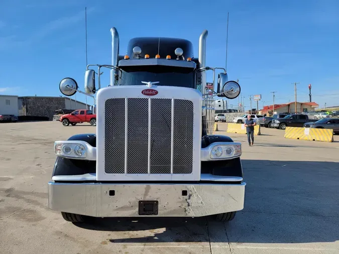 2022 Peterbilt 389