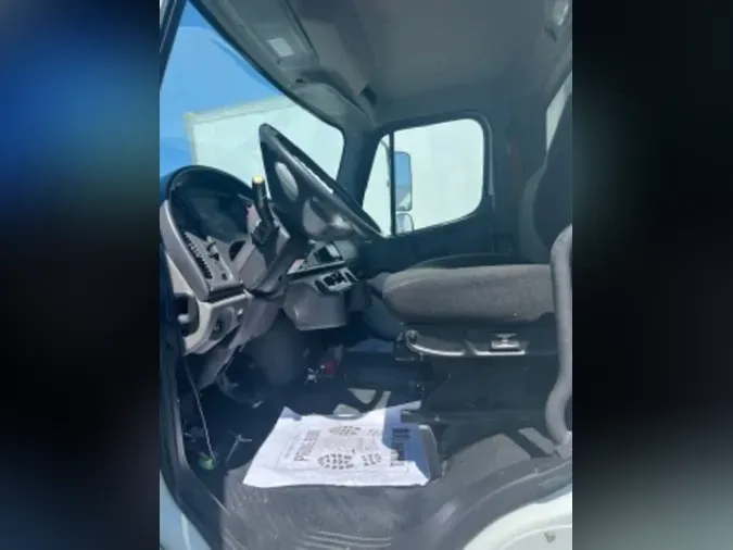 2021 FREIGHTLINER M2 106