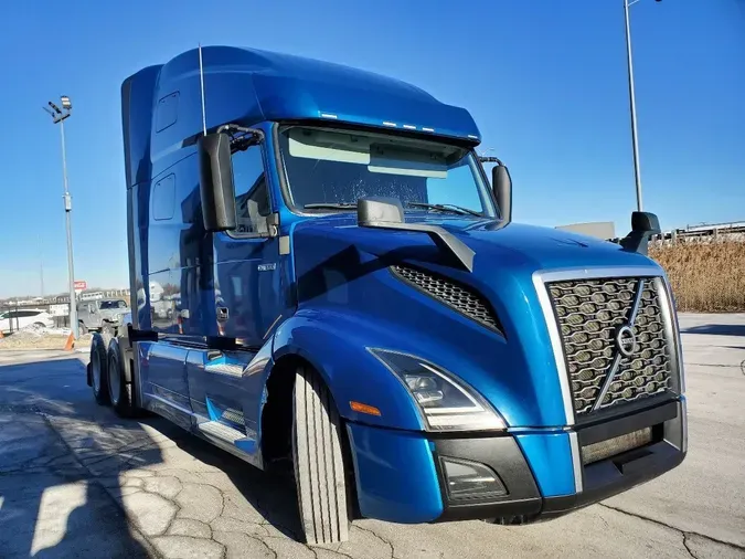 2020 VOLVO VNL64T760