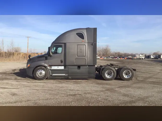 2022 Freightliner Cascadia 126