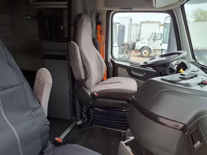 2020 VOLVO VNR64T-640