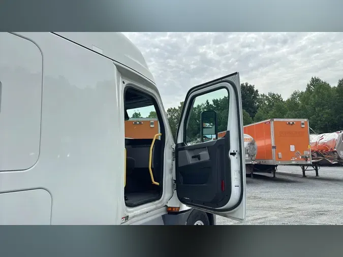 2022 Freightliner Cascadia 1266659b13e17cfa8e8b358a85ff01fd0e3