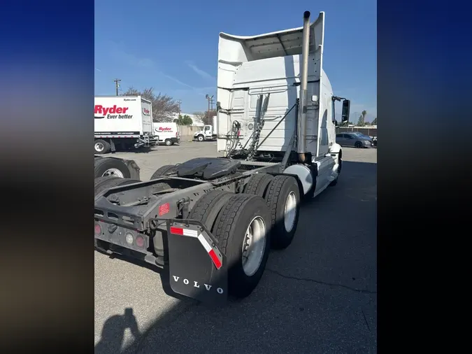 2020 VOLVO VNR64T-640