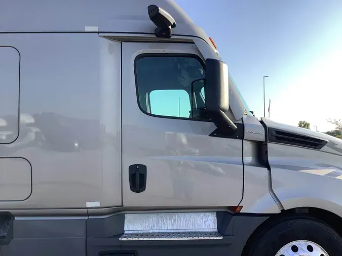 2022 Freightliner Cascadia 126