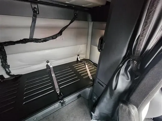 2021 FREIGHTLINER CA116