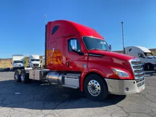 2022 Freightliner T12664ST