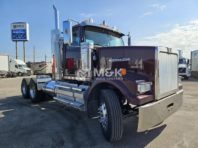 2021 WESTERN STAR 4900SF