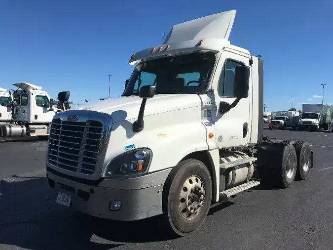 2016 Freightliner X12564ST