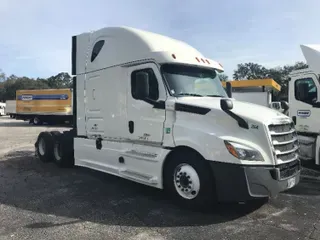 2018 Freightliner T12664ST