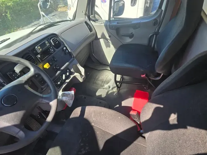 2018 FREIGHTLINER M2 106