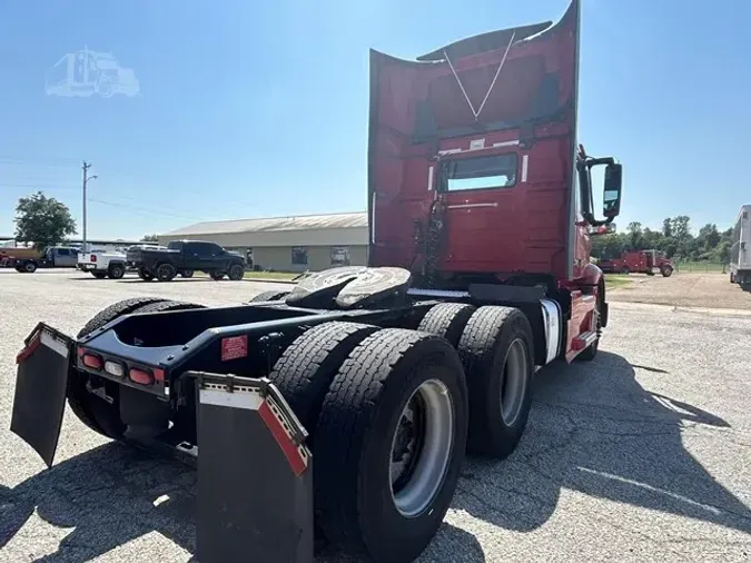 2020 VOLVO VNR64T300