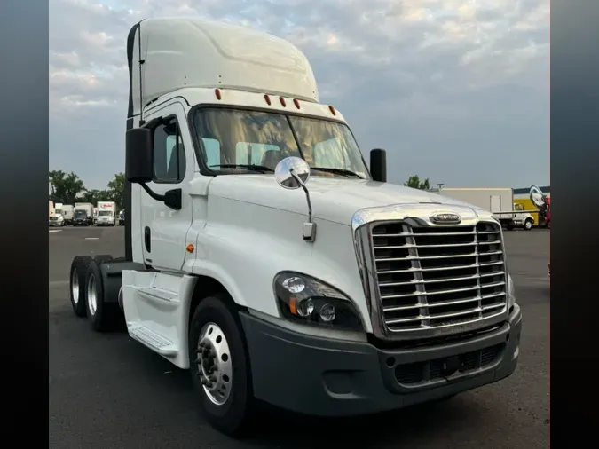 2019 FREIGHTLINER/MERCEDES CASCADIA 125