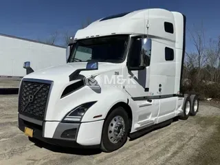 2022 VOLVO VNL64T760