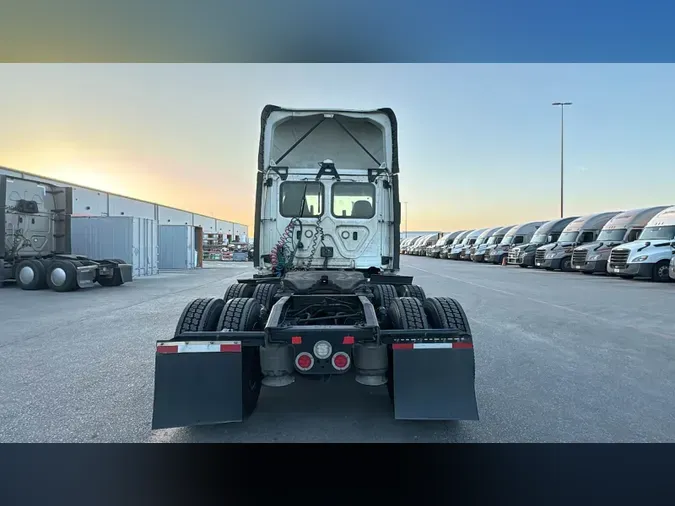 2020 Freightliner Cascadia 126