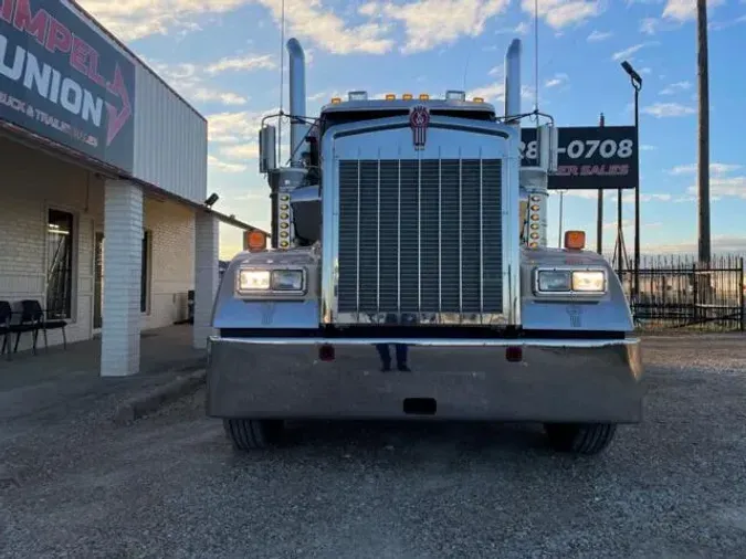 2023 Kenworth W900L