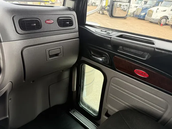 2022 Peterbilt 389666ca32e71af1032e0985e7f05f34708