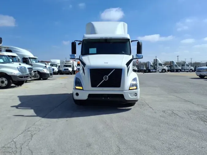 2020 VOLVO VNR64T-640