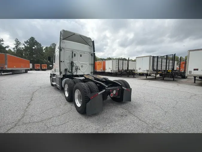 2021 Freightliner Cascadia 126