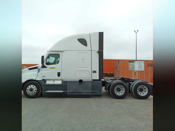 2022 Freightliner Cascadia 126