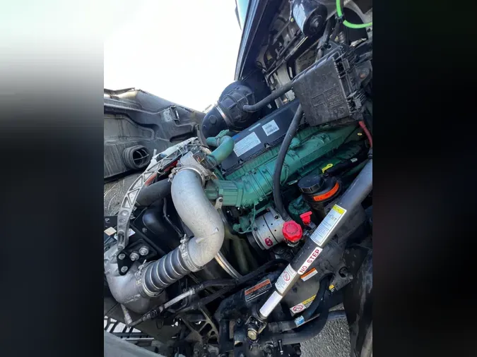 2018 VOLVO VNL64T-300