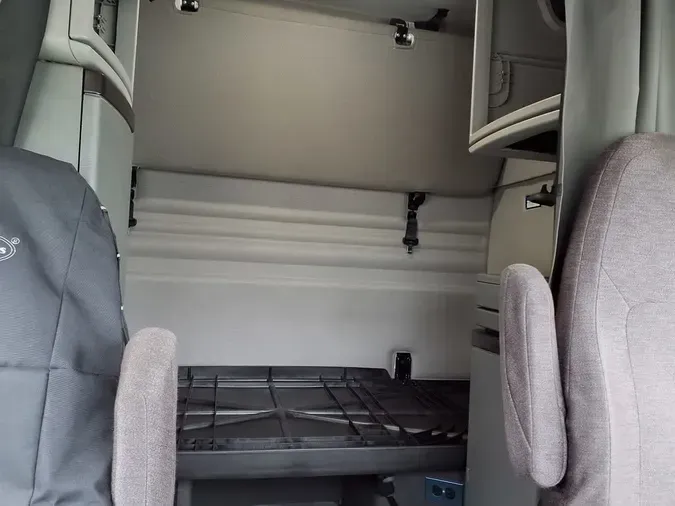2020 VOLVO VNR64T-640