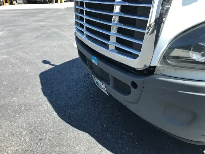 2019 Freightliner X12564ST