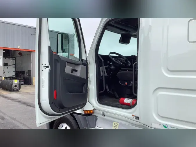 2021 Freightliner Cascadia 126
