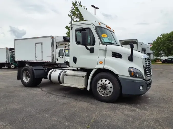 2020 FREIGHTLINER CASCADIA 113
