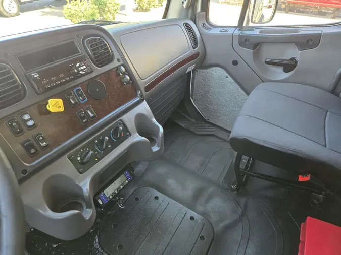 2019 Freightliner Business Class M2 106