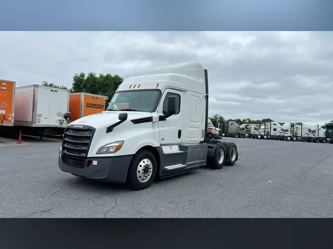 2020 Freightliner Cascadia 126