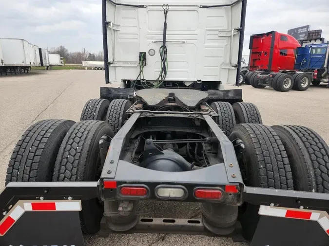 2022 VOLVO VNL64T860