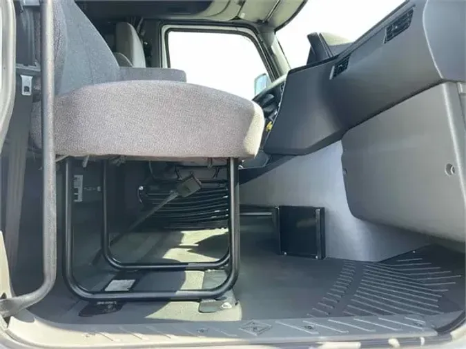 2018 INTERNATIONAL LT