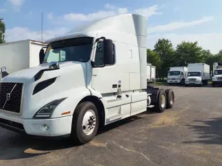 2020 VOLVO VNR64T-640
