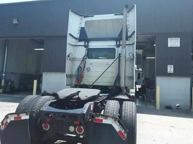 2018 VOLVO VNL42T 300