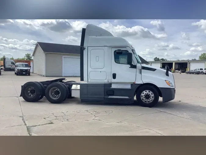 2021 Freightliner Cascadia 1266686cea30d37a223ebc484c244574525