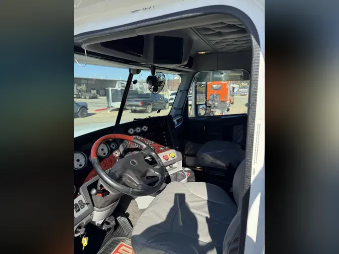 2022 Freightliner CORONADO