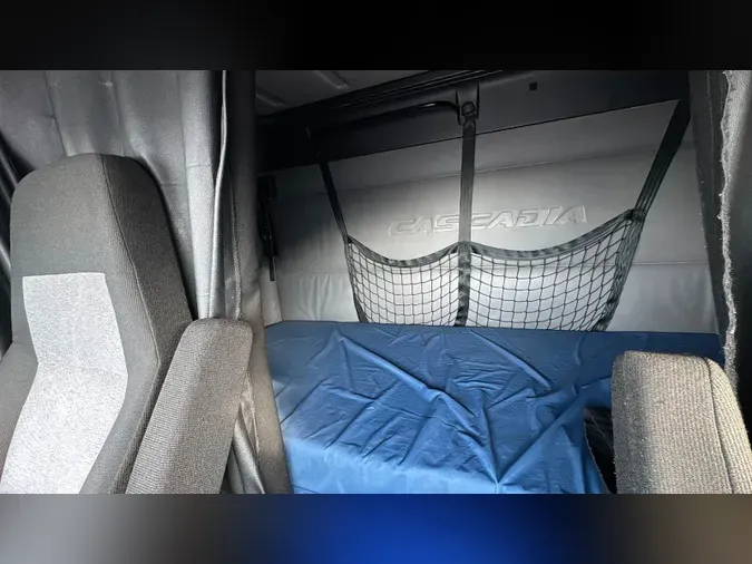 2021 Freightliner Cascadia 126