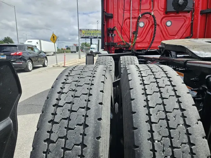 2022 FREIGHTLINER Cascadia 126