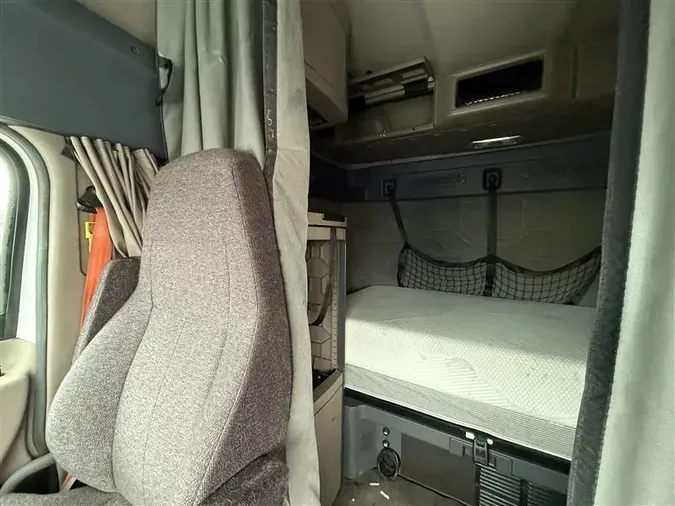 2017 FREIGHTLINER CASCADIA EVOLUTION