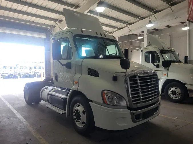 2016 FREIGHTLINER/MERCEDES CASCADIA 113